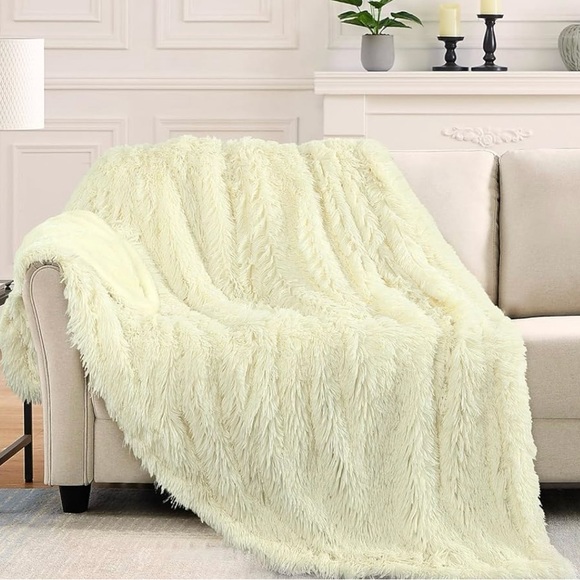 BN factory sealed 78”x90” queen super fuzzy blanket “Bartlett pear” soft yellow - Picture 4 of 5